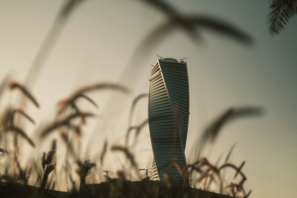 برج سكني حديث لمشاريع شركة الاتحاد